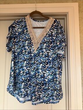 V-Neck Floral Crochet Trim Blouse in Blue